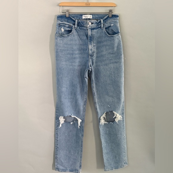 Abercrombie & Fitch Denim - Abercrombie & Fitch 90s Ultra High Rise
Straight Jeans - 30L
